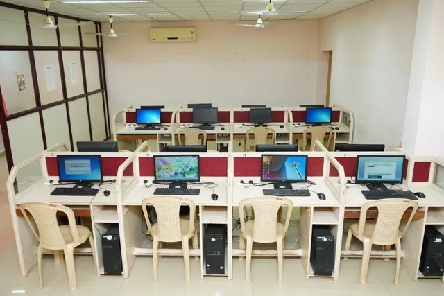 Sri Manakula Vinayagar Polytechnic College - 4