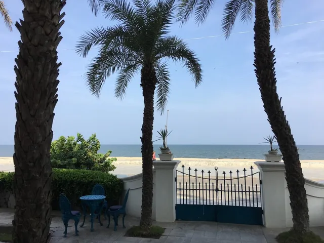 Promenade Hotel Swimming Pool - 2