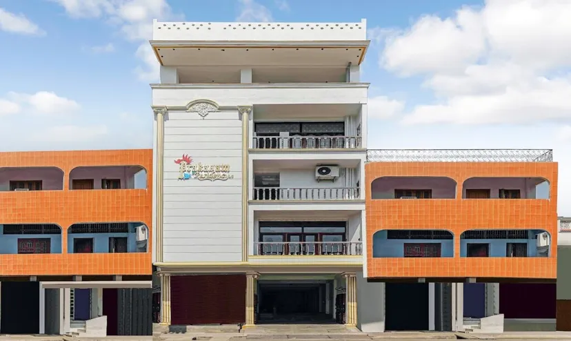 Itsy By Treebo - Prakasam Residency With Roadside View