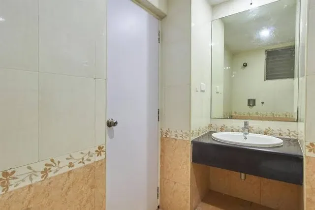 Lotus Bay View Hotel - 4