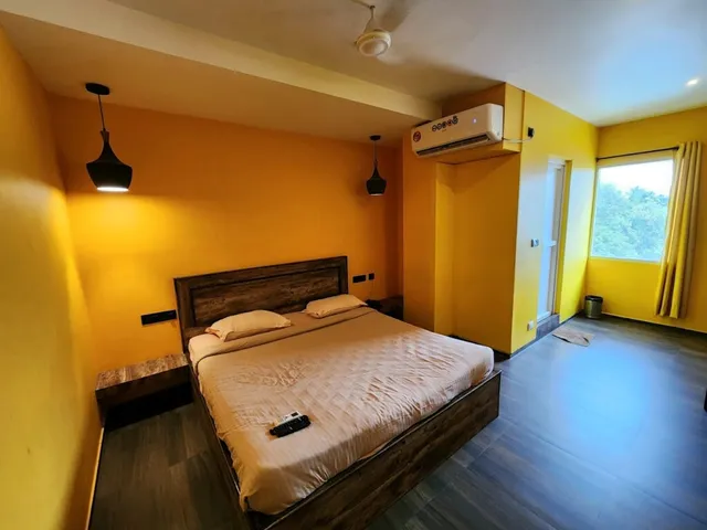 OYO Home Le Bliss Hotels Near Rock Beach - 3