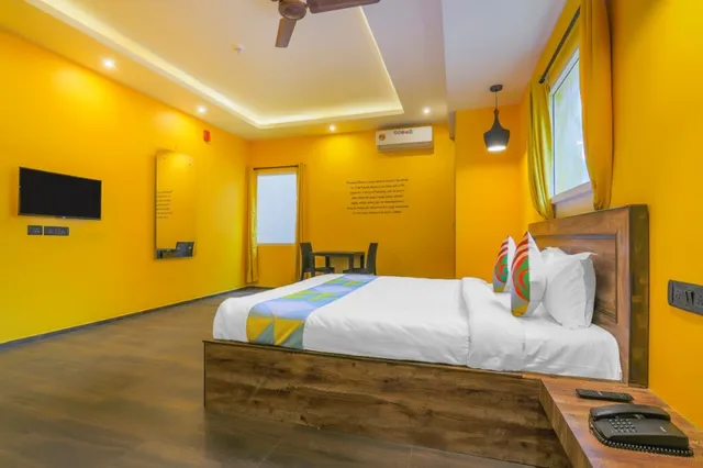 OYO Home Le Bliss Hotels Near Rock Beach - 4