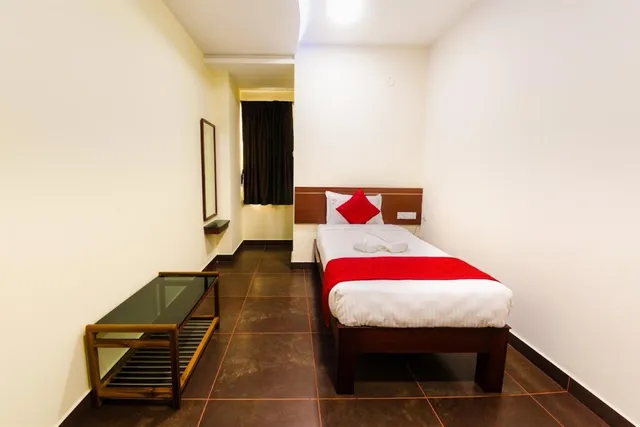 Hotel Signature Inn - 3