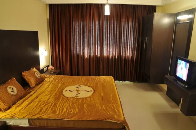 Hotel Vijayentra - 4