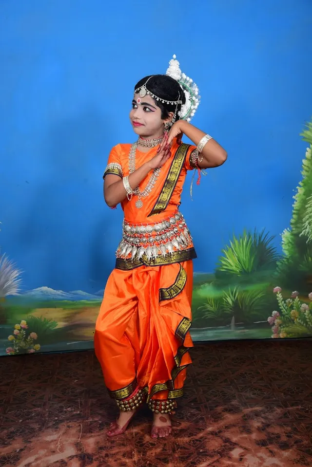 Sara fancy dress costume - 4