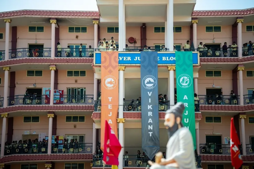 Erode Hindu Kalvi Nilayam - Matric HS School