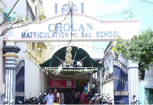 Cholan Matriculation Higher Secondary School | Best School | Top Ranked School | CBSE - 2