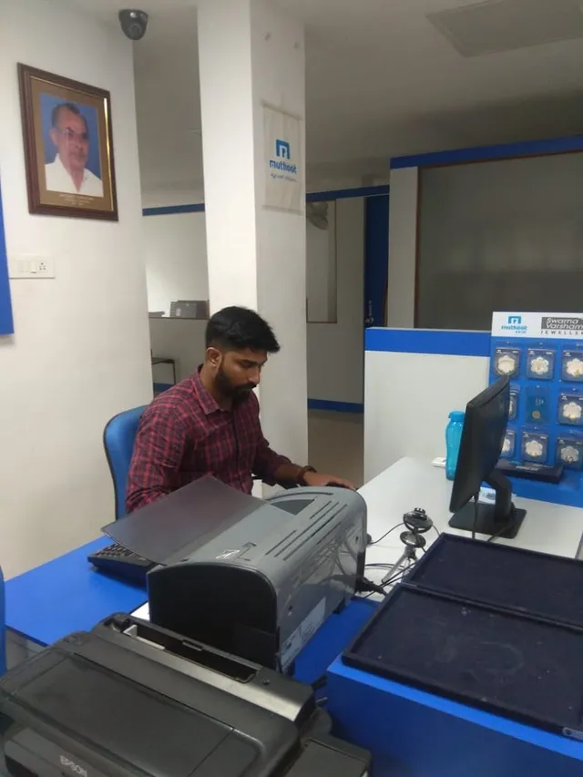 Muthoot Gold Point - We Buy Gold Ernakulam - 6