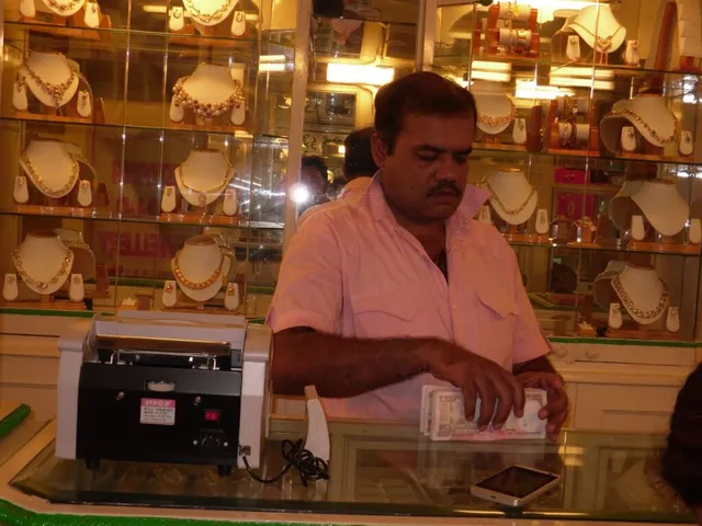 Adyama Gold Jewellery- Gold Buyer in Kolkata, sell gold for cash near me - 4