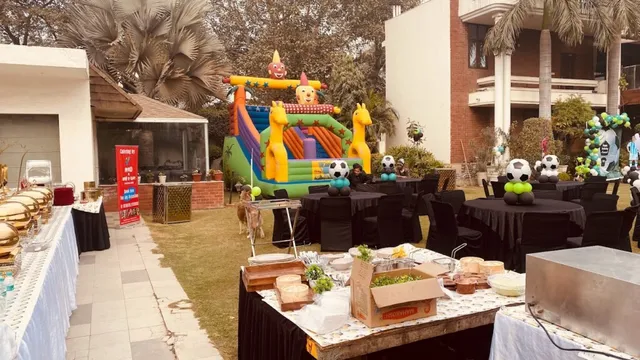 Mad 4 Bar B Que Restaurant & Caterers - 6