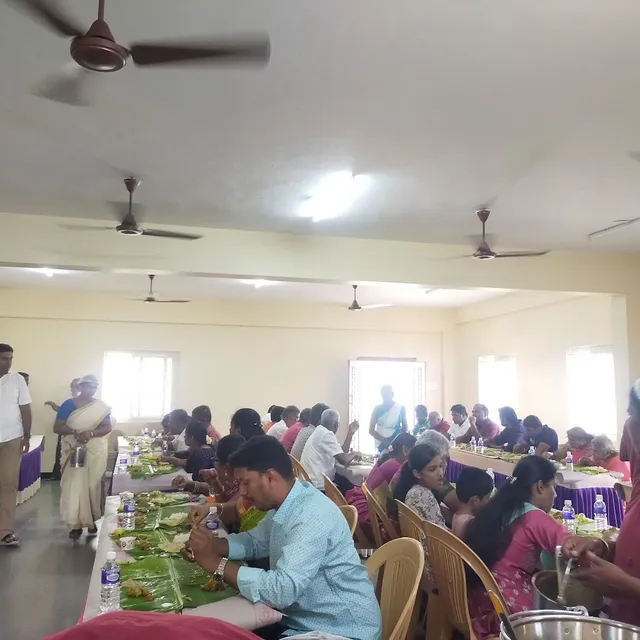 MOM'S COOK CATERING & PARTY HALL - 4