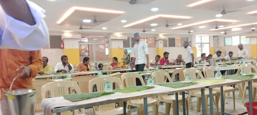 6msuvaii catering service