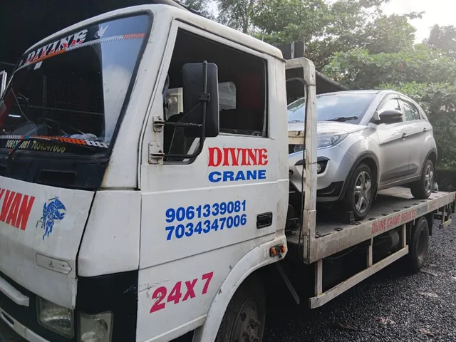Divine Crane and Recovery Van Services - 4