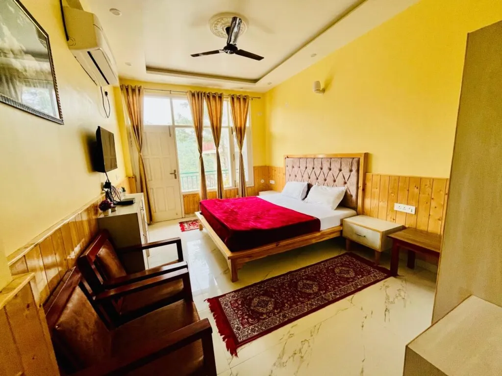 PC KUNJ HOMESTAY & RESTAURANT
