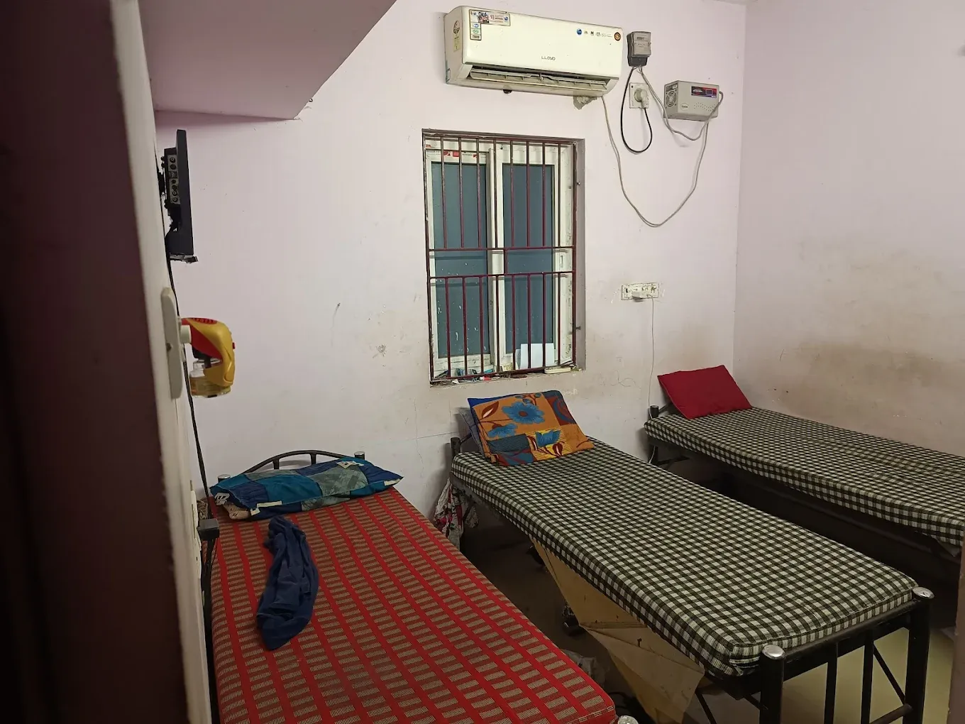 Srinivasa Men's PG|Mens pg in karapakkam|Mens hostel in karapakkam|Gents hostel in karapakkam