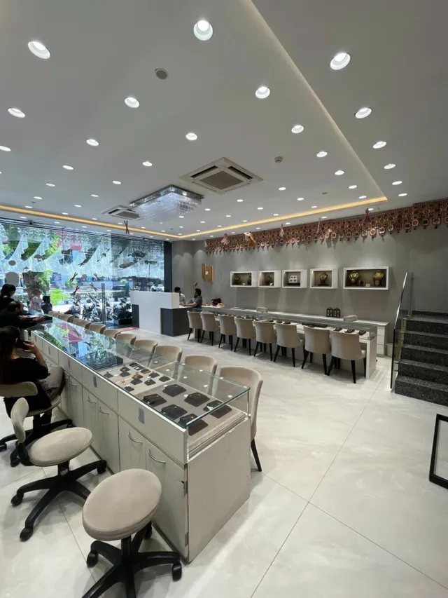 HAPPY GEMS & JEWELLERS, GHOD DOD BRANCH - 3