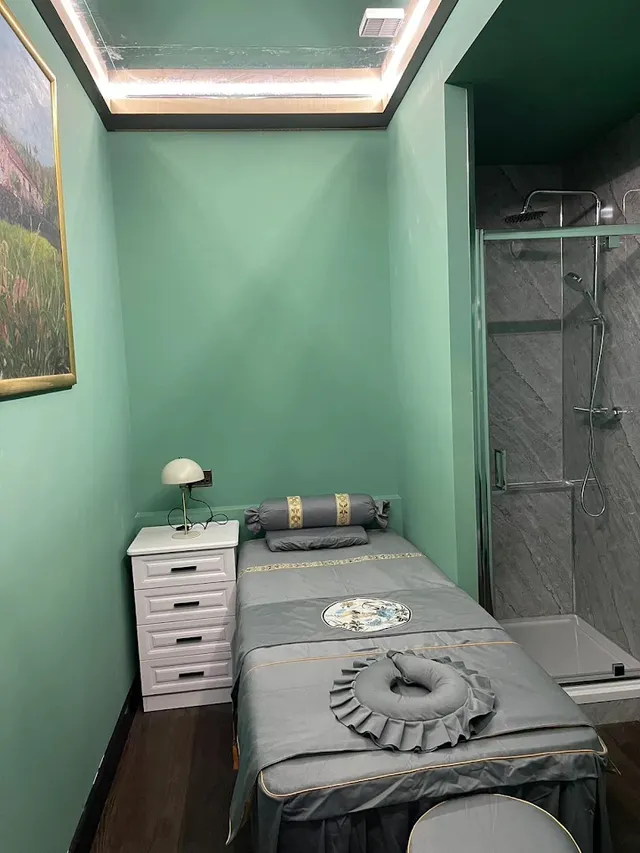 Della Spa Kalyan - 4