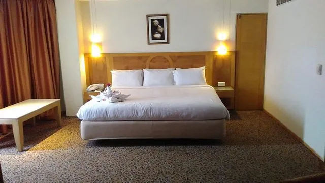 Katriya Hotel & Towers - 4