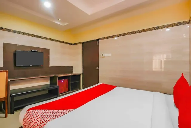 Flagship Hotel Suhana Grand - 2