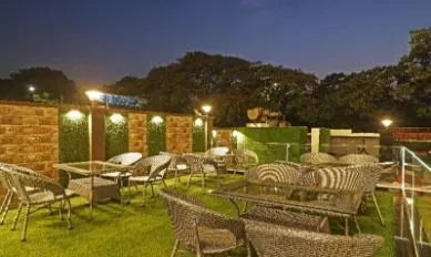 Seven Lake View Hotel - 2