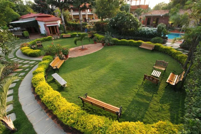 Button Eyes Resort - 4