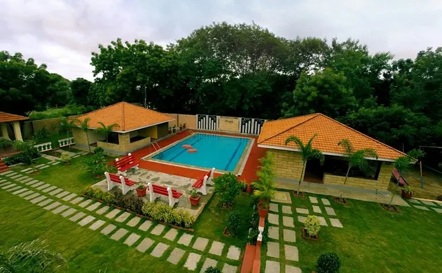 Button Eyes Resort - 2