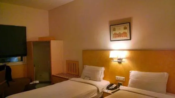 Radha Hometel Bengaluru, A Sarovar Hotel - 4