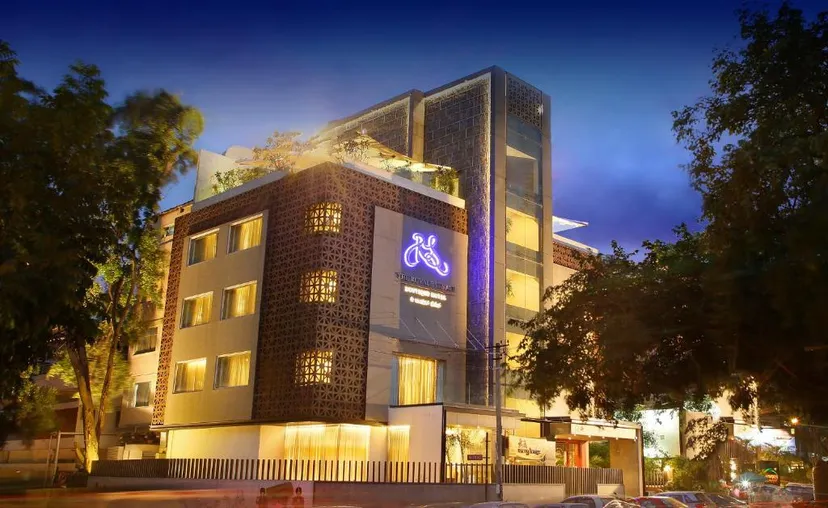 The Royale Senate, Race Course