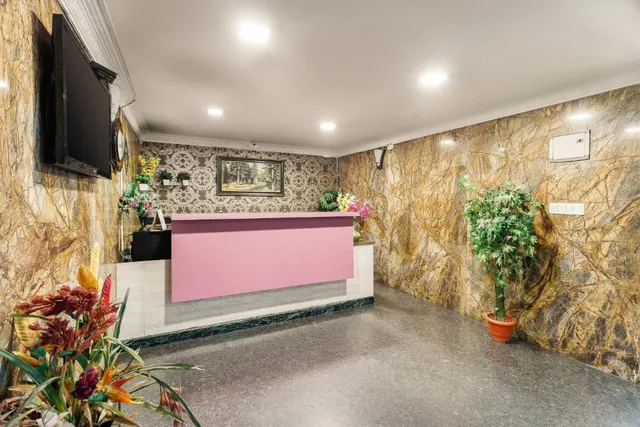 Octave Royal Opera - 2