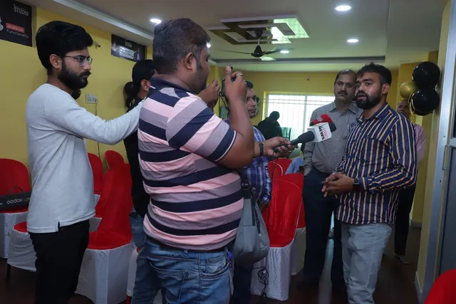 Brand Wave Studio - 3