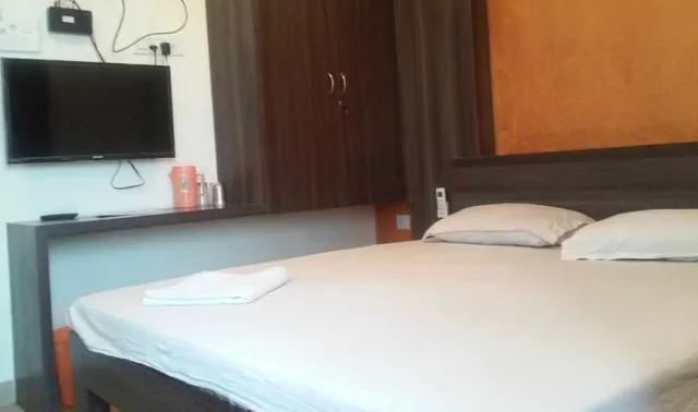 OYO Sornam International Stringer St Near Albert Theatres - 3