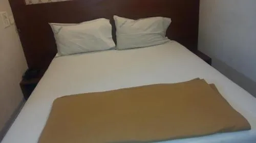 Hotel Rajdhani Guest House - 4