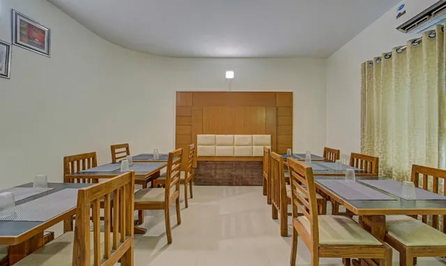 FabHotel The Green City - 3