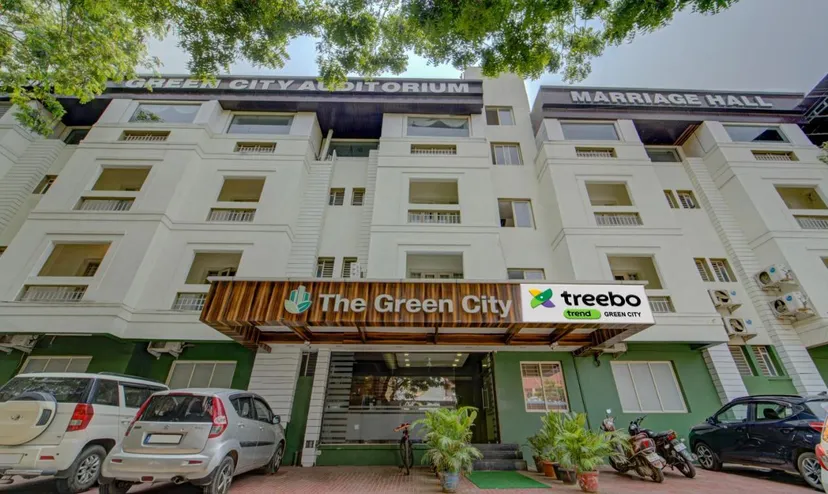 FabHotel The Green City