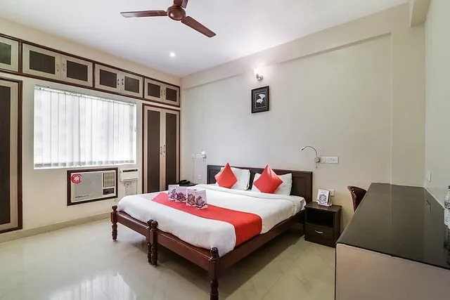 Raj Residency Hotel - 4