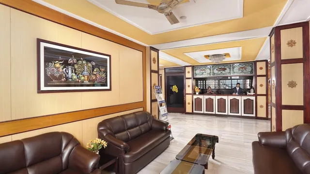 Sri Aarvee Hotel - 3