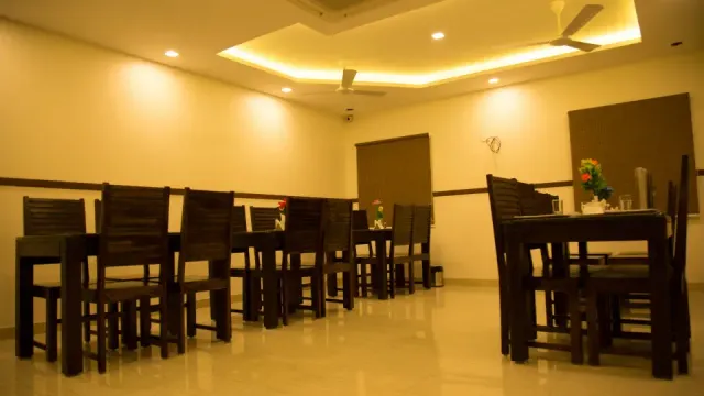 Hotel Grand Tree - 3