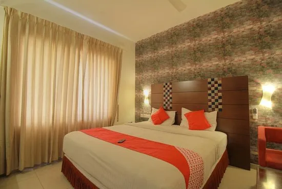 Hotel Vels Grand Inn - 4