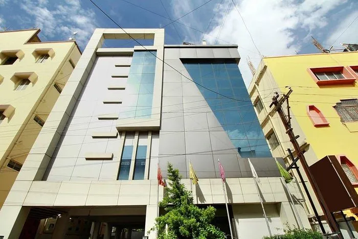 Hotel Vels Grand Inn