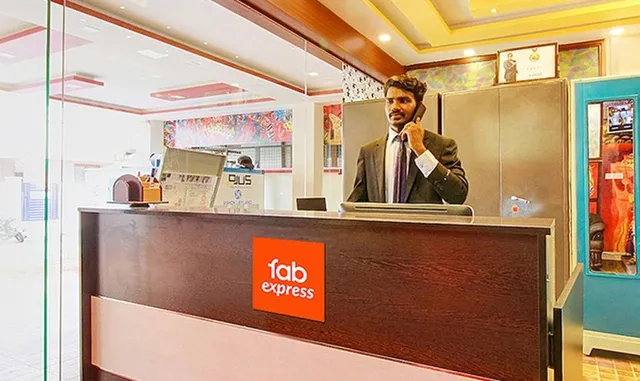 OYO Hotel Apple Grand - 2