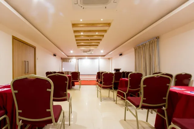 Hotel Royal Castle Inn - 3