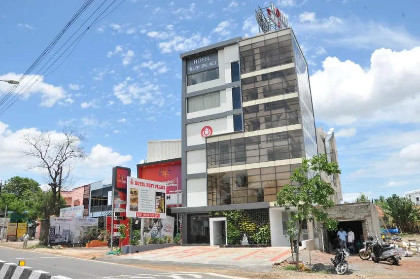 Hotel Ruby Palace