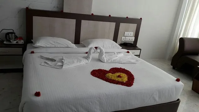 Sri Maharaja Residency - 4