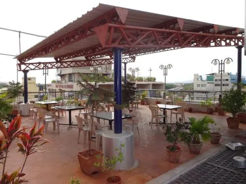 Hotel The Golden Park - 3