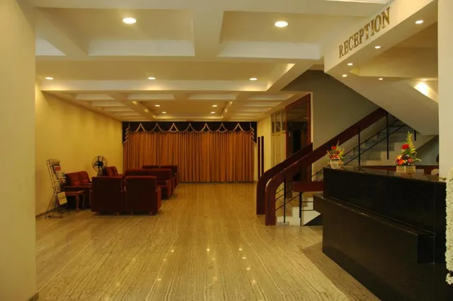 Hotel The Golden Park - 2