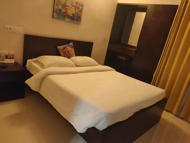 Kfour Apartment & Hotels | Adhivisesham bar - 4