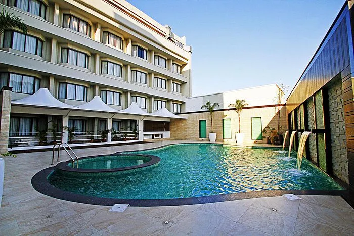 Hotel Cenneys Gateway - Premium 4 Star Hotel