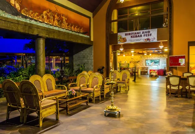 UDAY SUITES - THE GARDEN HOTEL - 2