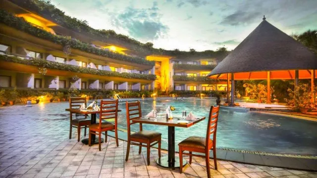 UDAY SUITES - THE GARDEN HOTEL - 3