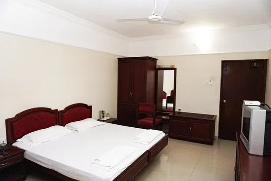 Keerthi Hotel & Tourist Home - 4